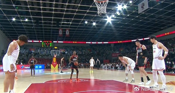 近4战场均轰38分飙中20记三分，深圳小外援史密斯率队连克北京上海|篮板|比赛|男篮|积分榜|CBA_新浪体育_新浪新闻