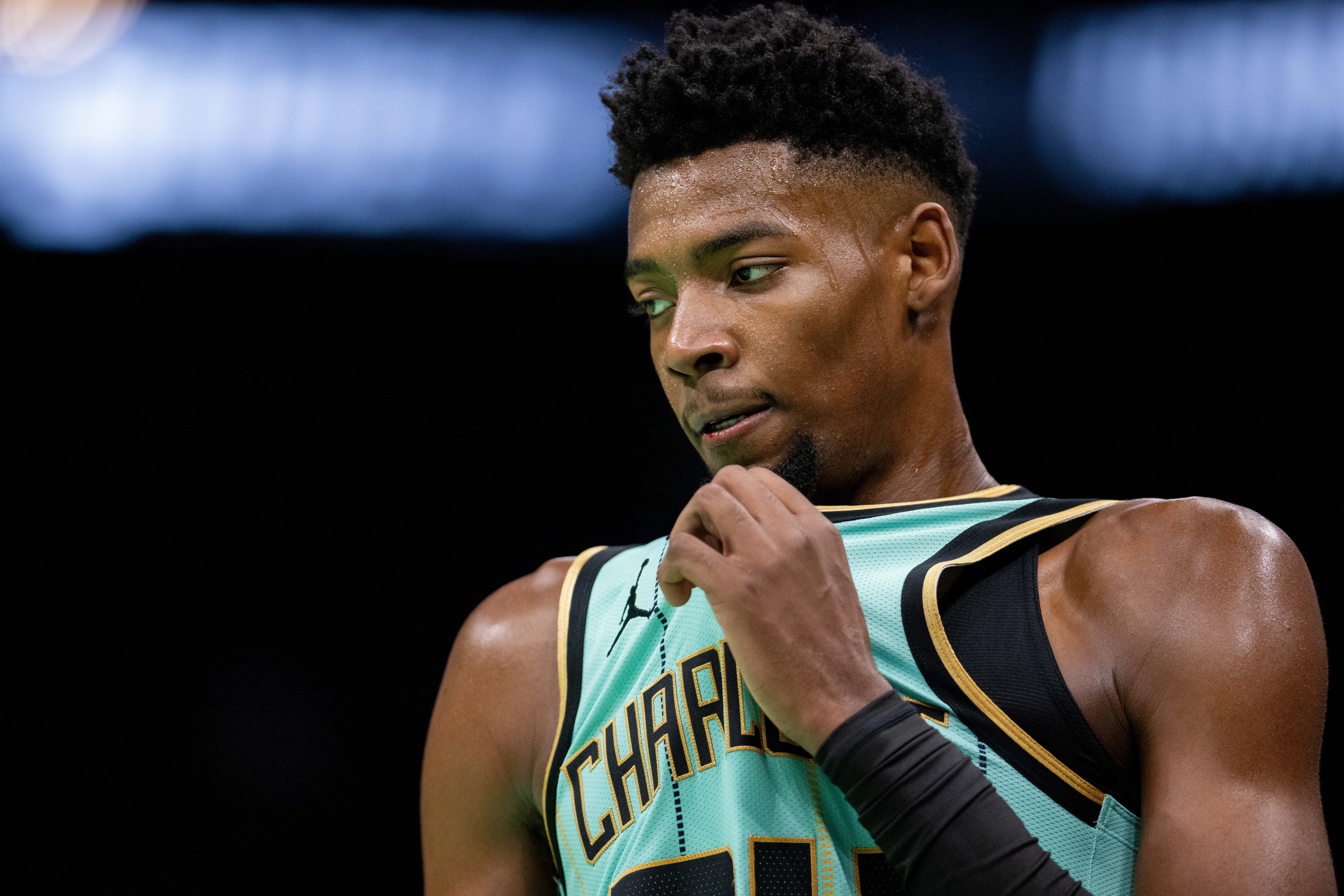 8868-打回悬念！黄蜂第三节32-20净胜骑士12分 仍落后12分进入末节