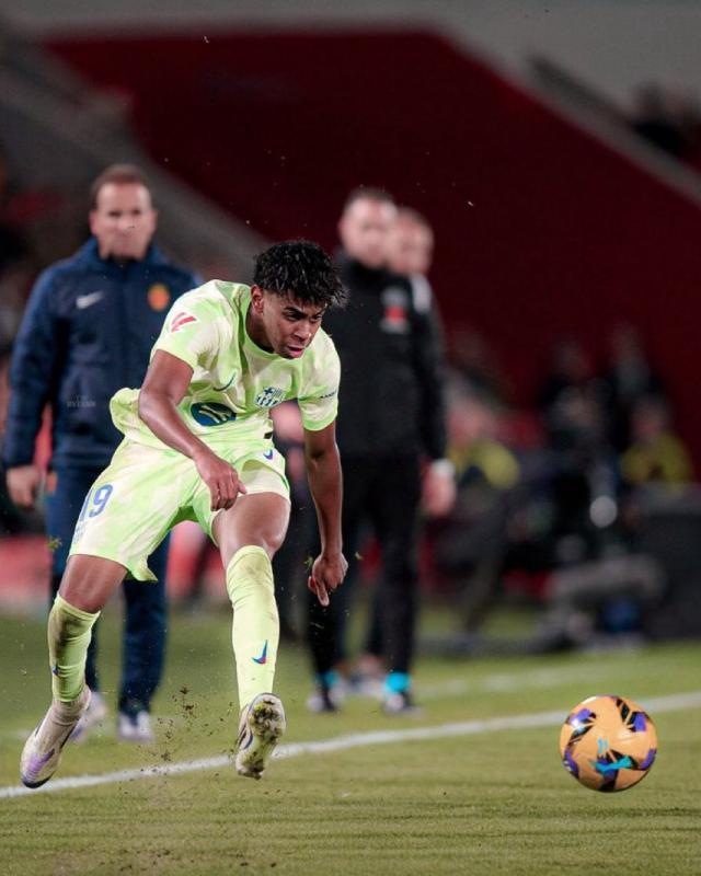 弗利克：今天不需要莱万上场 亚马尔复出非常重要