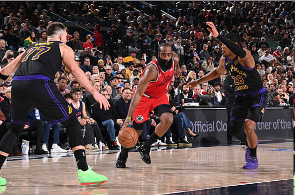 8868体育官网-西部乱斗！湖人输快船降至西部第六 4队输一场将直接掉入附加赛