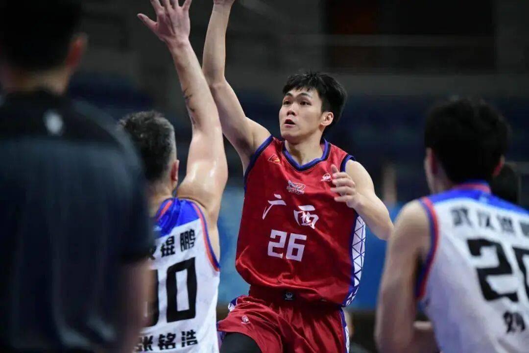 8868体育-太励志了！打了6年NBL，成功当选CBA探花，新秀年就成全明星首发