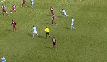 8868体育-【英超】托雷斯扳平 曼城补时遭绝杀负10人利兹联