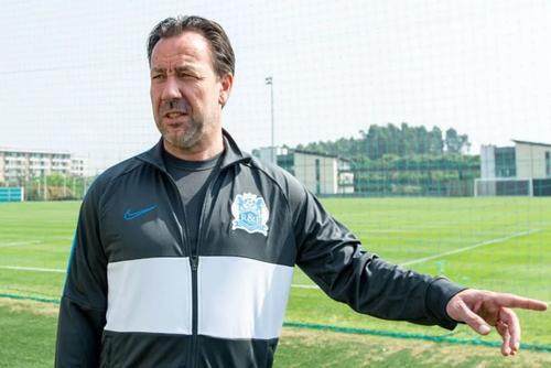 1614951120517058850.jpg 8868体育官网-邀请范佩西出任球队助教?广州城:永远别说不可能